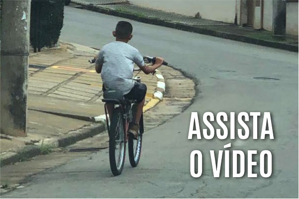 ROLÊ E MUITO GRAU DE BIKE MOTORIZADA NA CIDADE 