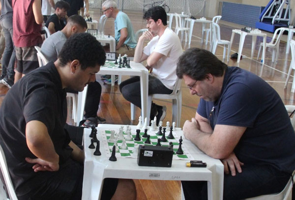Seletiva de Xadrez define participante para desafiar mestre