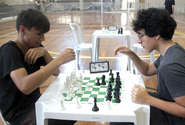 Mestre de Xadrez, Mequinho vence 14 partidas e empata uma em Poços - Jornal  Mantiqueira