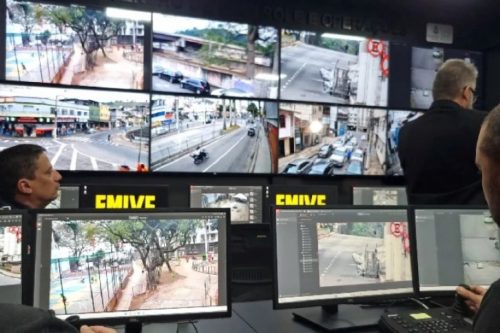 O monitoramento principal é realizado em sala no segundo andar do Centro de Operações da Guarda Municipal, no São Mateus (Leonardo