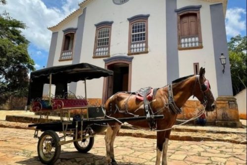 Prefeitura da histórica cidade mineira entrou em acordo com a Associação dos Charreteiros para a substituição