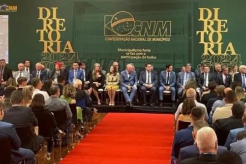 Eleição da nova diretoria da Confederação Nacional de Municípios para o triênio 2024-2027: presidente da AMM e prefeito de Coronel Fabriciano, Dr. Marcos Vinicius, é o 1º vice-presidente da entidade