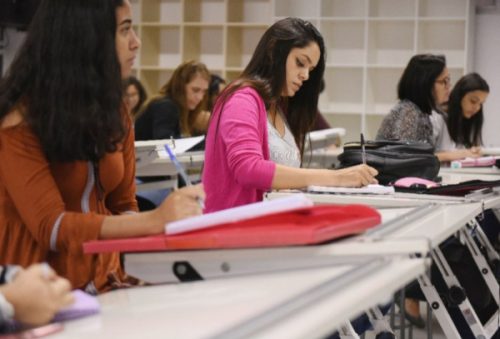 Dimensões personalizadas 600x407 px