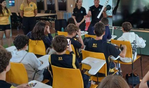 FOTO-alunos-do-colegio-objetivo-conhecem-o-cricket-em-pocos-08-10-26