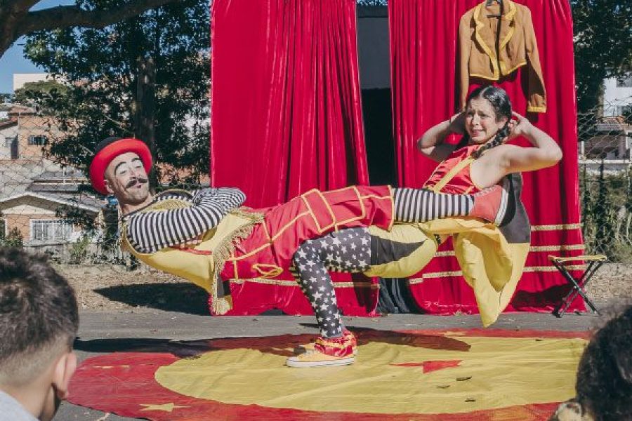 FOTO-circo-invade-escolas-publicas-do-sul-de-minas-e-transforma-salas-em-picadeiro-itinerante-24-04-26