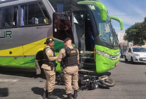 FOTO-colisao-entre-onibus-e-motocicleta-mobiliza-atendimento-no-centro-de-pocos-de-caldas-17-04-26