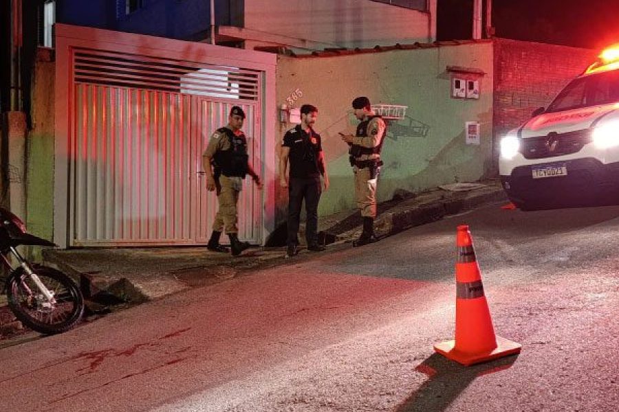FOTO-homem-e-baleado-pelo-atual-namorado-da-ex-companheira-no-bairro-chacara-alvorada-09-10-26