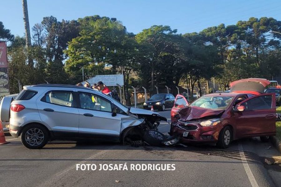 FOTO-motorista-dorme-ao-volante-invade-pista-contraria-e-provoca-colisao-frontal-24-04-26