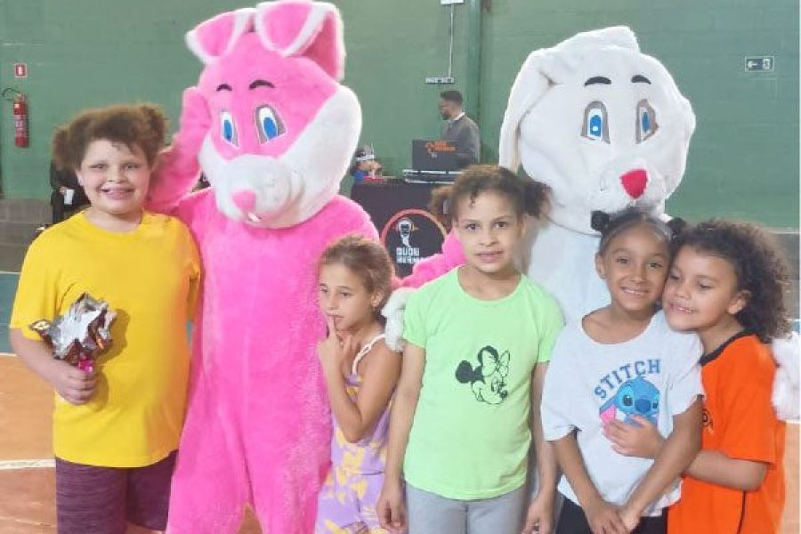 FOTO-projeto-judoca-para-a-vida-promove-festa-de-pascoa-com-caca-aos-ovos-e-integracao-entre-criancas-02-04-26