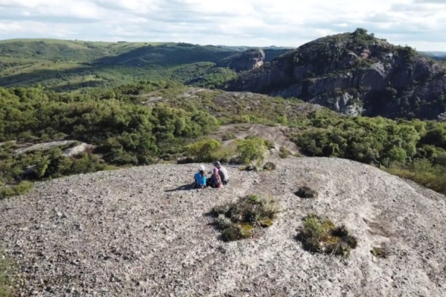 Foto Família no topo da Pedra do Leão - Caçapava do Sul/RS - Acerto Pessoal
