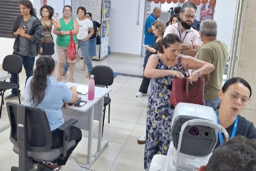 foto-acao-do-abril-marrom-oferece-exames-gratuitos-e-reforca-prevencao-a-cegueira-em-pocos-de-caldas-30-04-26