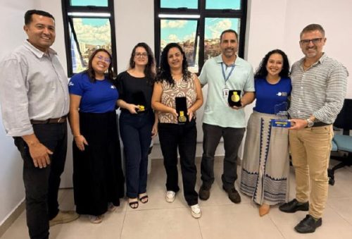 foto-atendentes-do-pocos-facil-recebem-medalhas-em-reconhecimento-ao-trabalho-05-03-26