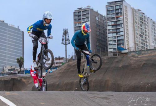 foto-atletas-do-bmx-pocos-clube-leva-pocos-de-caldas-ao-podio-em-competicoes-internacionais-de-bmx-racing-no-peru-24-09-26