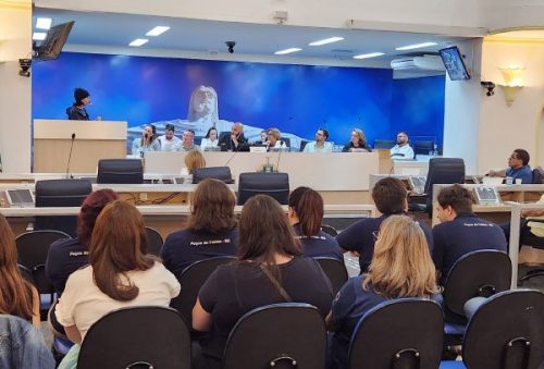 foto-audiencia-na-camara-busca-fortalecer-a-rede-de-atendimento-a-pessoas-com-tea-22-04-26