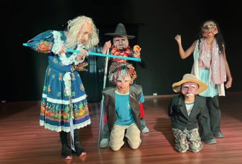 foto-aulas-de-teatro-promovem-a-inclusao-de-jovens-atendidos-pelo-galpao-das-artes-28-09-26