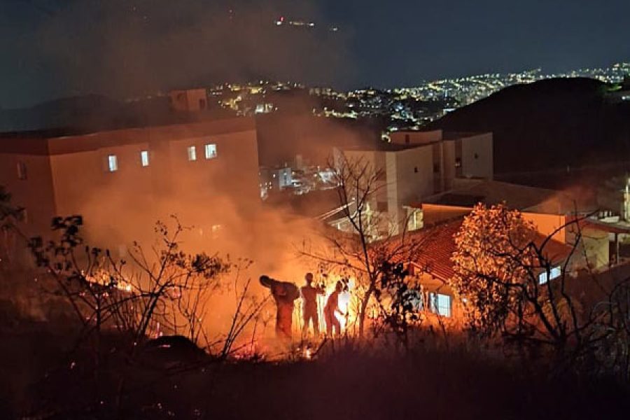 foto-bombeiros-incendio-02-10-2025