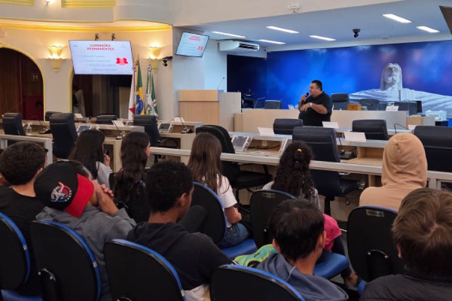 foto-camara-em-visita-recebe-cursinho-popular-conceicao-evaristo-e-e-m-raphael-sanches-29-10-26