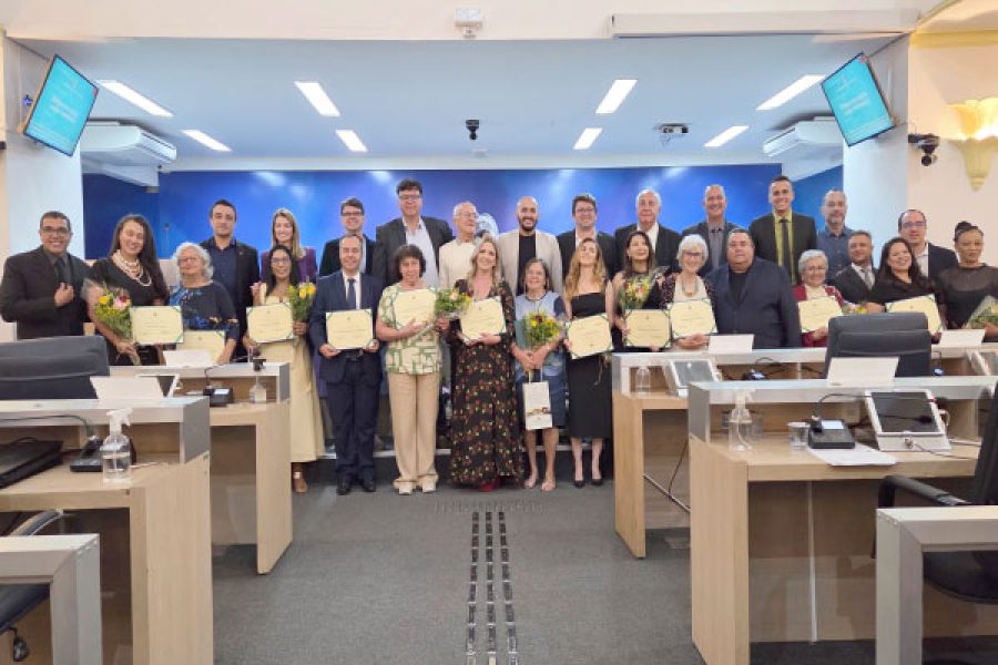 foto-camara-diploma-educadores-17-10-2025