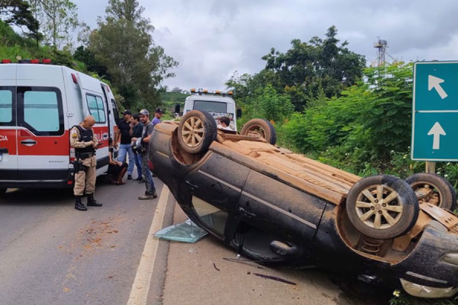 foto-capotamento-br-267-21-03-2026