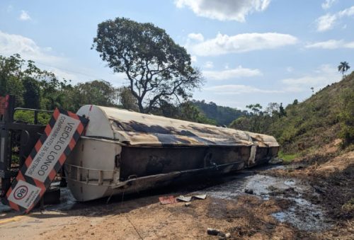 foto-carreta-acidente-09-10-2025