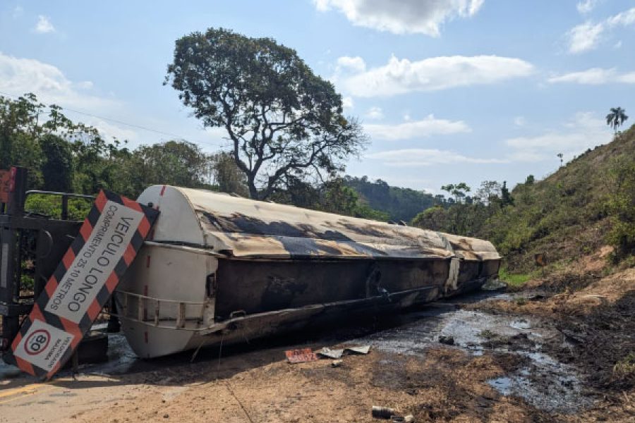 foto-carreta-acidente-09-10-2025