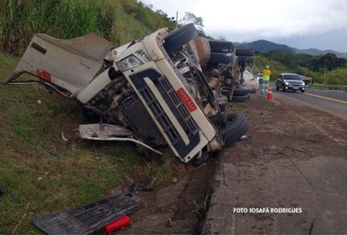 foto-carreta-acidente-05-01-2026