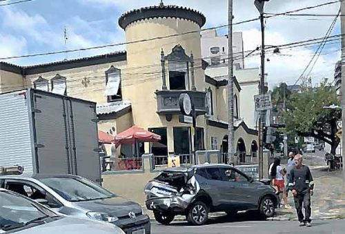 foto-carro-acidente-06-03-2026