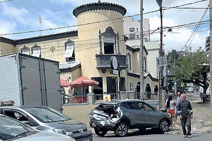 foto-carro-acidente-06-03-2026