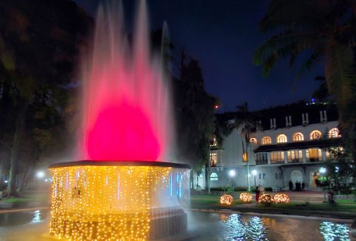 foto-cidade-vive-clima-de-encantamento-com-o-natal-pocos-de-luz-e-atrai-visitantes-de-varias-regioes-23-12-25