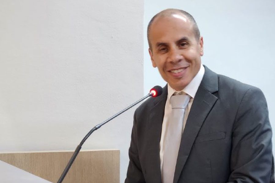 foto-clayton-de-oliveira-assume-cadeira-na-camara-municipal-06-10-26