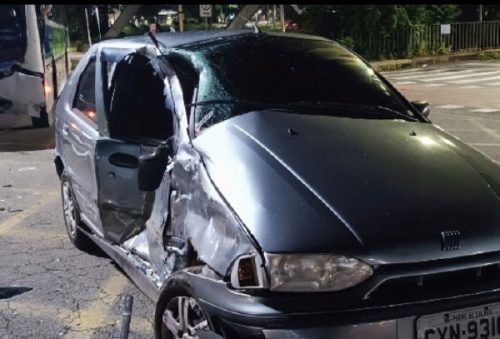 foto-colisao-entre-carro-e-onibus-deixa-motorista-ferido-no-country-club-18-02-26