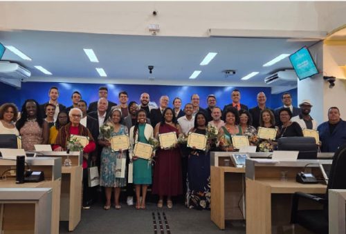 foto-diploma-laudelina-19-11-2025