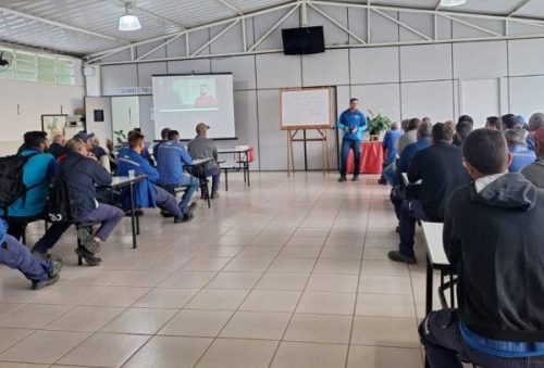 foto-dmae-leva-orientacoes-sobre-o-maio-amarelo-para-servidores-25-05-26