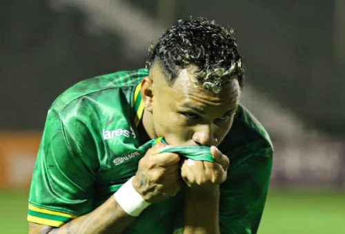foto-em-jogo-paralisado-por-mais-de-40-minutos-caldense-abre-2-a-0-no-mamore-e-cede-empate-15-05-25