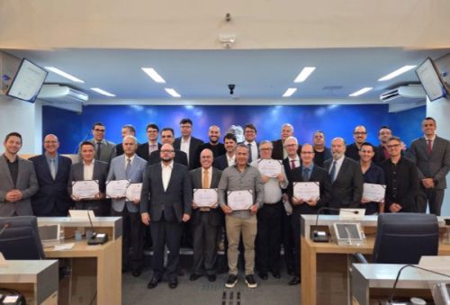 foto-empresarios-sao-homenageados-com-o-diploma-moacyr-de-carvalho-dias-09-10-26