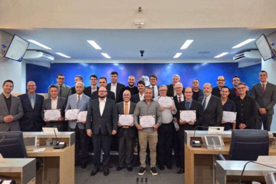 foto-empresarios-sao-homenageados-com-o-diploma-moacyr-de-carvalho-dias-09-10-26