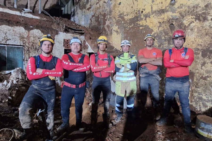 foto-equipe-bombeiros-03-03-2026