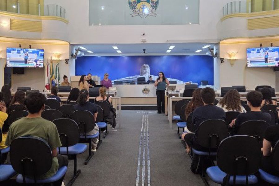 foto-escola-do-legislativo-conclui-oficinas-de-formacao-politica-do-parlamento-jovem-2026-28-04-26