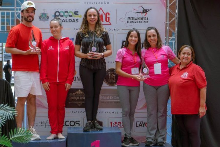 foto-escola-mineira-conquista-o-vice-campeonato-por-equipes-no-campeonato-estadual-de-ginastica-ritmica-20-10-26