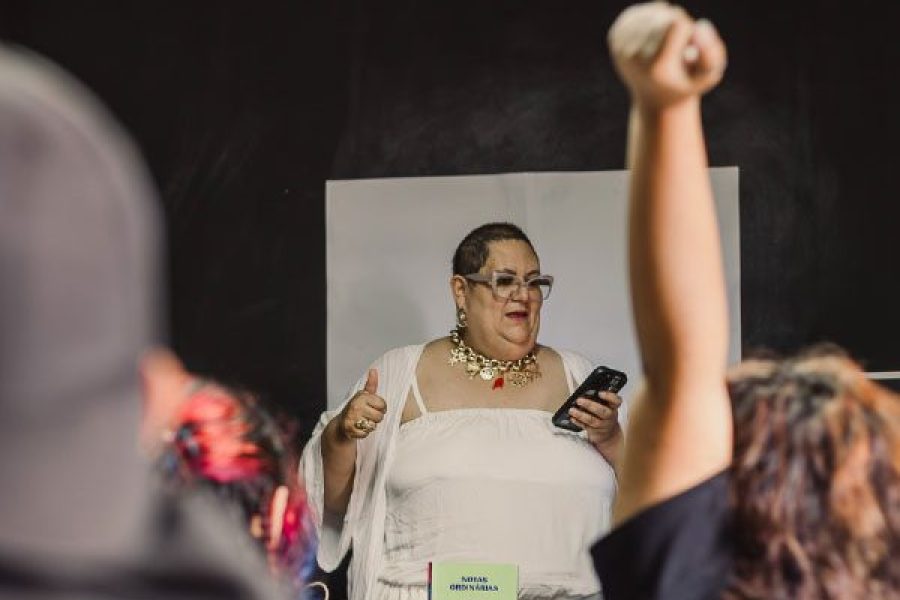 foto-escritora-mineira-jessica-balbino-estreia-na-ficcao-com-horror-latino-americano-que-transforma-a-violencia-contra-mulheres-e-corpos-gordos-em-literatura-22-07-26