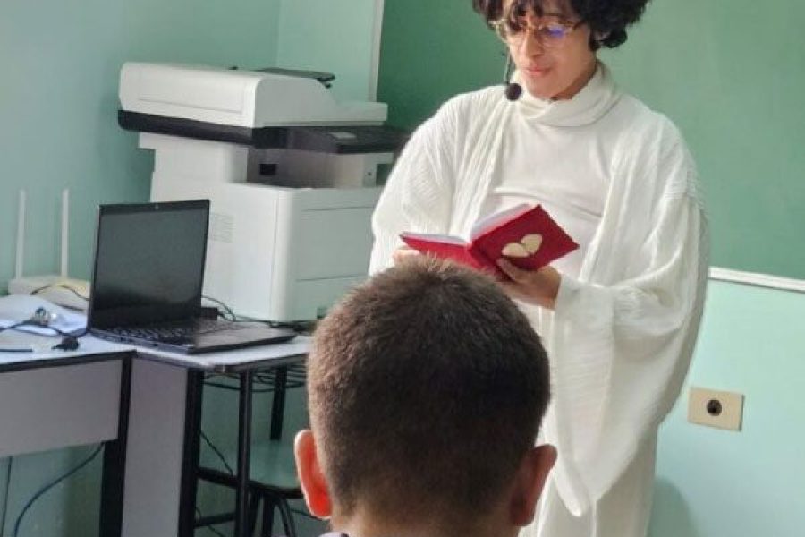 foto-espaco-cooperativo-de-aprendizagem-horizonte-recebe-poeta-e-cientista-social-midria-14-04-26