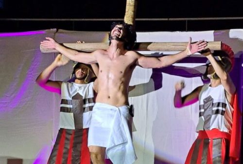 foto-espetaculo-teatral-pelos-caminhos-do-golgota-marca-programacao-da-semana-santa-cultural-em-pocos-28-03-26