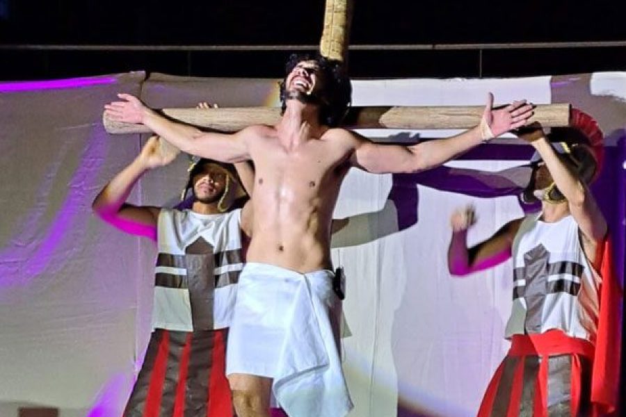 foto-espetaculo-teatral-pelos-caminhos-do-golgota-marca-programacao-da-semana-santa-cultural-em-pocos-28-03-26