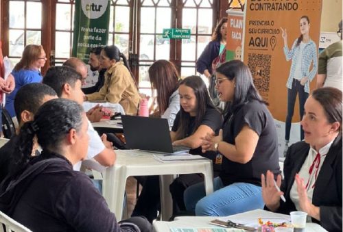 foto-feirao-emprego-28-11-2025