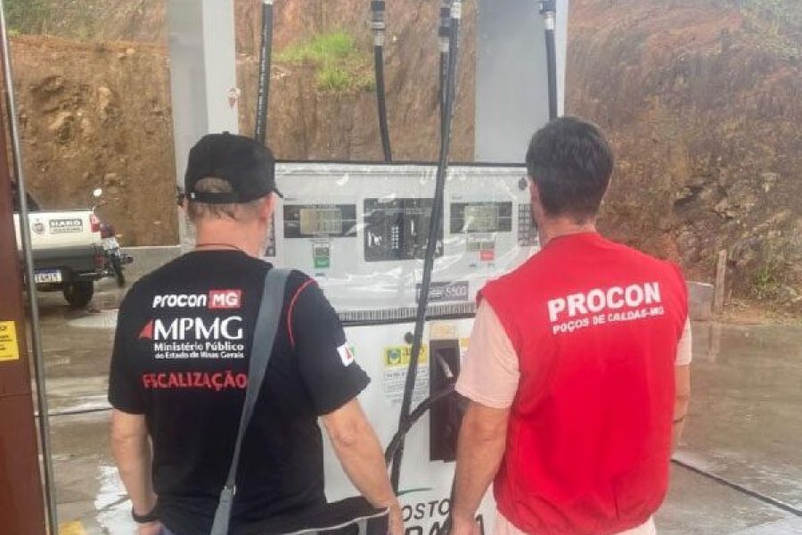 foto-fiscalizacao-conjunta-autua-posto-por-baixa-volumetria-em-pocos-de-caldas-01-04-26