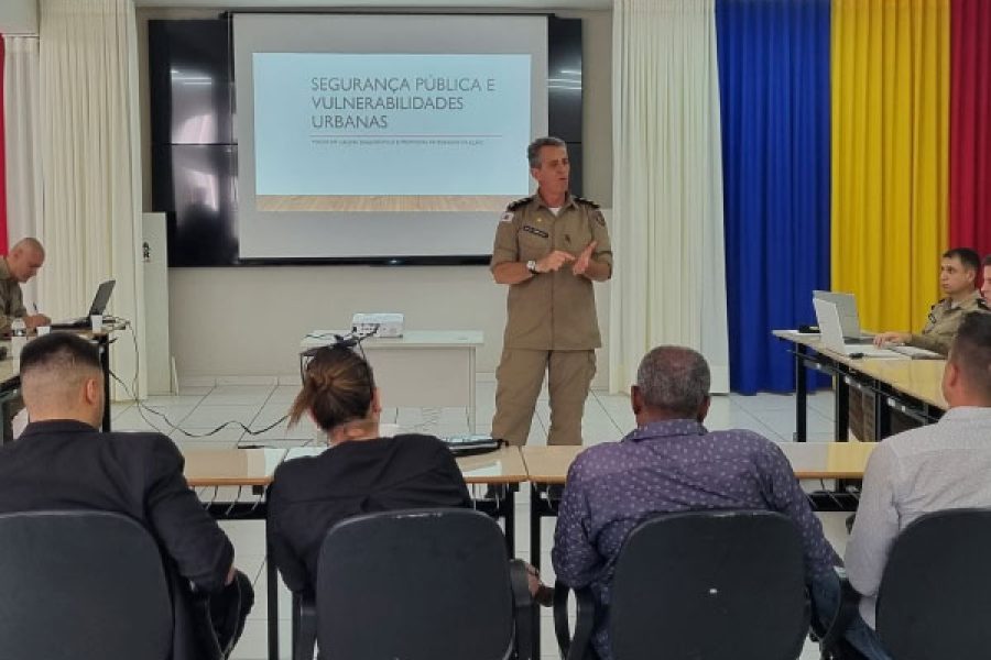 foto-forcas-de-seguranca-orgaos-municipais-e-poder-legislativo-definem-acoes-conjuntas-para-combate-as-desordens-sociais-10-05-25