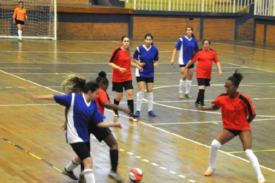 📲 Edição digital do jornal Mantiqueira – Sexta-feira, 12 de setembro de 2025 

🔌 Segurança e ordem pública 
 Uma operação contra roubos de fios em Poços de Caldas terminou com prisão e apreensão de cobre, reforçando o combate a esse tipo de crime que afeta a população e os serviços essenciais. 

🏛️ Cidade em movimento 
 A Prefeitura, em parceria com a Polícia Militar, anunciou um novo projeto para a Praça João Moreira Sales, ampliando a presença do poder público em áreas de convivência da cidade. 

🚴 Esporte e tradição 
 A Secretaria Municipal de Esportes publicou o edital para a realização da Prova Ciclística da Comarca, uma das competições mais tradicionais do calendário esportivo de Poços. 

👉 Confira a edição completa no site do Mantiqueira e fique por dentro dos destaques do dia! www.jornalmantiqueira.com.br