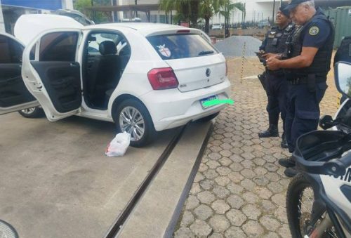 foto-gcm-aborda-veiculo-suspeito-de-furto-vindo-de-pouso-alegre-em-pocos-de-caldas-30-04-26