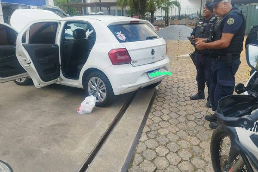 foto-gcm-aborda-veiculo-suspeito-de-furto-vindo-de-pouso-alegre-em-pocos-de-caldas-30-04-26