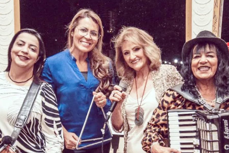 foto-grupo-feminino-forro-fina-fulo-se-apresenta-no-coreto-16-05-25